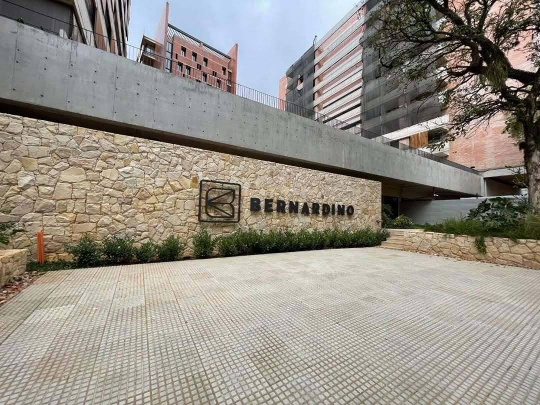 VENDO LUJOSO Y EXCLUSIVO DEPARTAMENTO DE 1HAB EN EL COMPLEJO BERNARDINO — foto 2