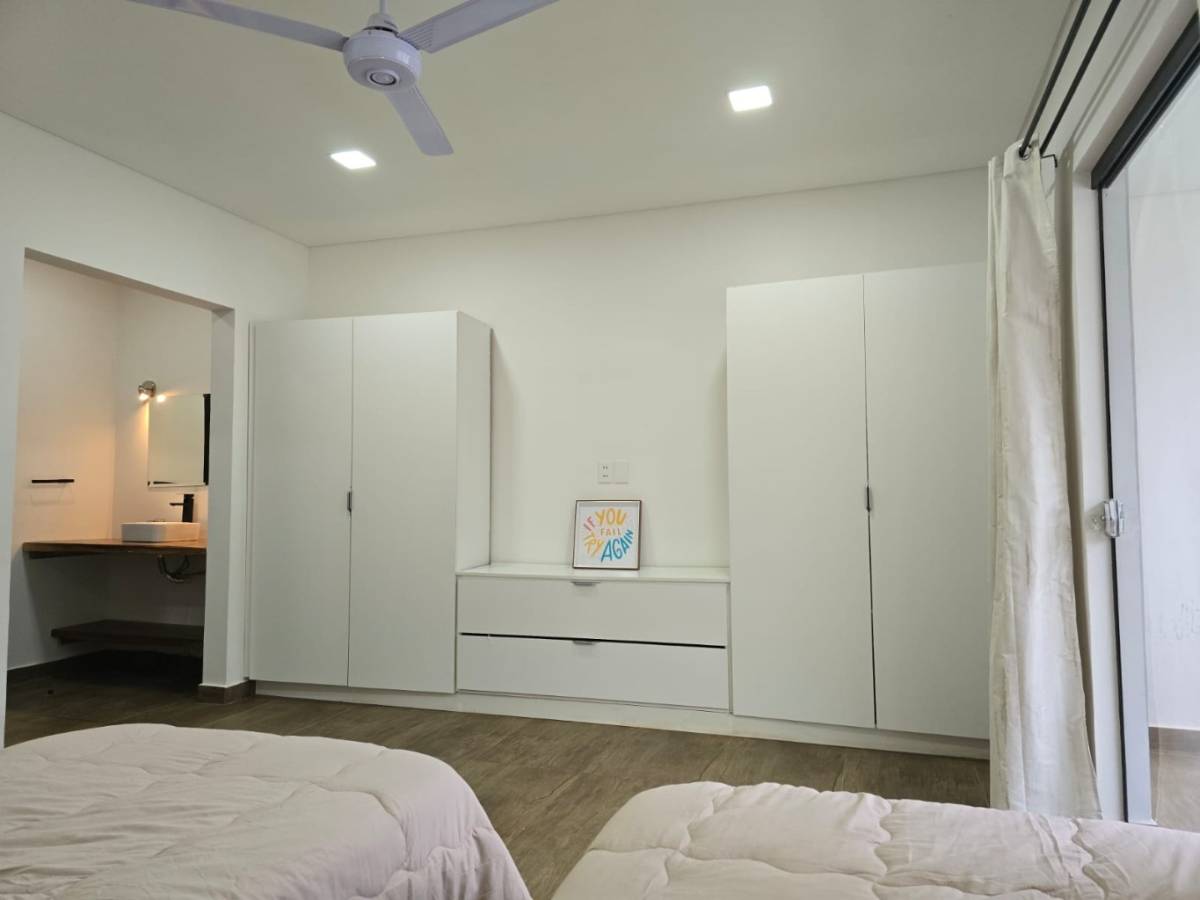 EN VENTA AMPLIA CASA EN SAN BENARDINO — foto 2
