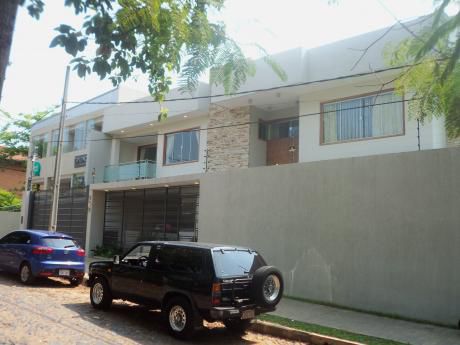 Mancion En Barrio Los Laureles De 4 Dormitorios En Suite