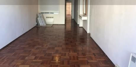 Hector Miranda,piso 7,al Frente,3 Dorm, 2 BaÑos,garage,$30000