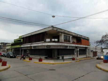 Casa Grande, Muy Luminosa - A Una Cuadra De La Plaza Principal