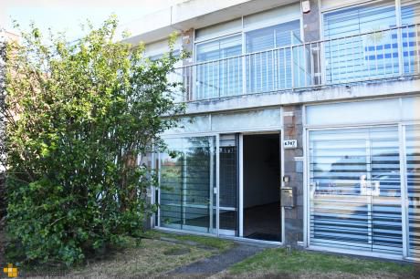 Casa Frente Al Mar De 2 Dormitorios, 2 Baños, Garage