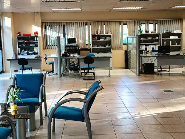 EN VENTA PROPIEDAD CORPORATIVA !!! FRENTE AL LAGO DE LA RCA ! — foto 3