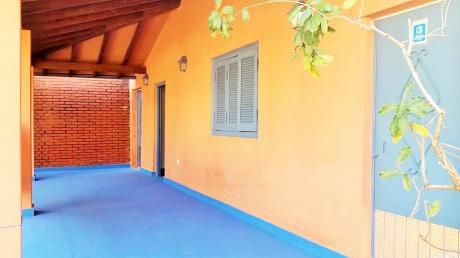 Alquilo Casa Para Oficinas Corporativas O Vivienda En El Barrio San Cristobal.