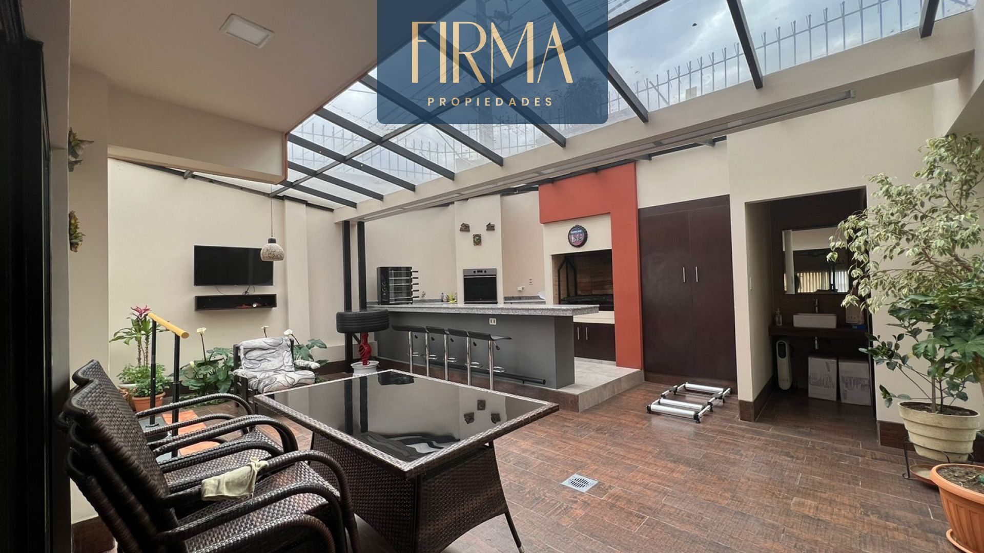 Departamento en venta bajo precio de mercado en Lomas de Achumani