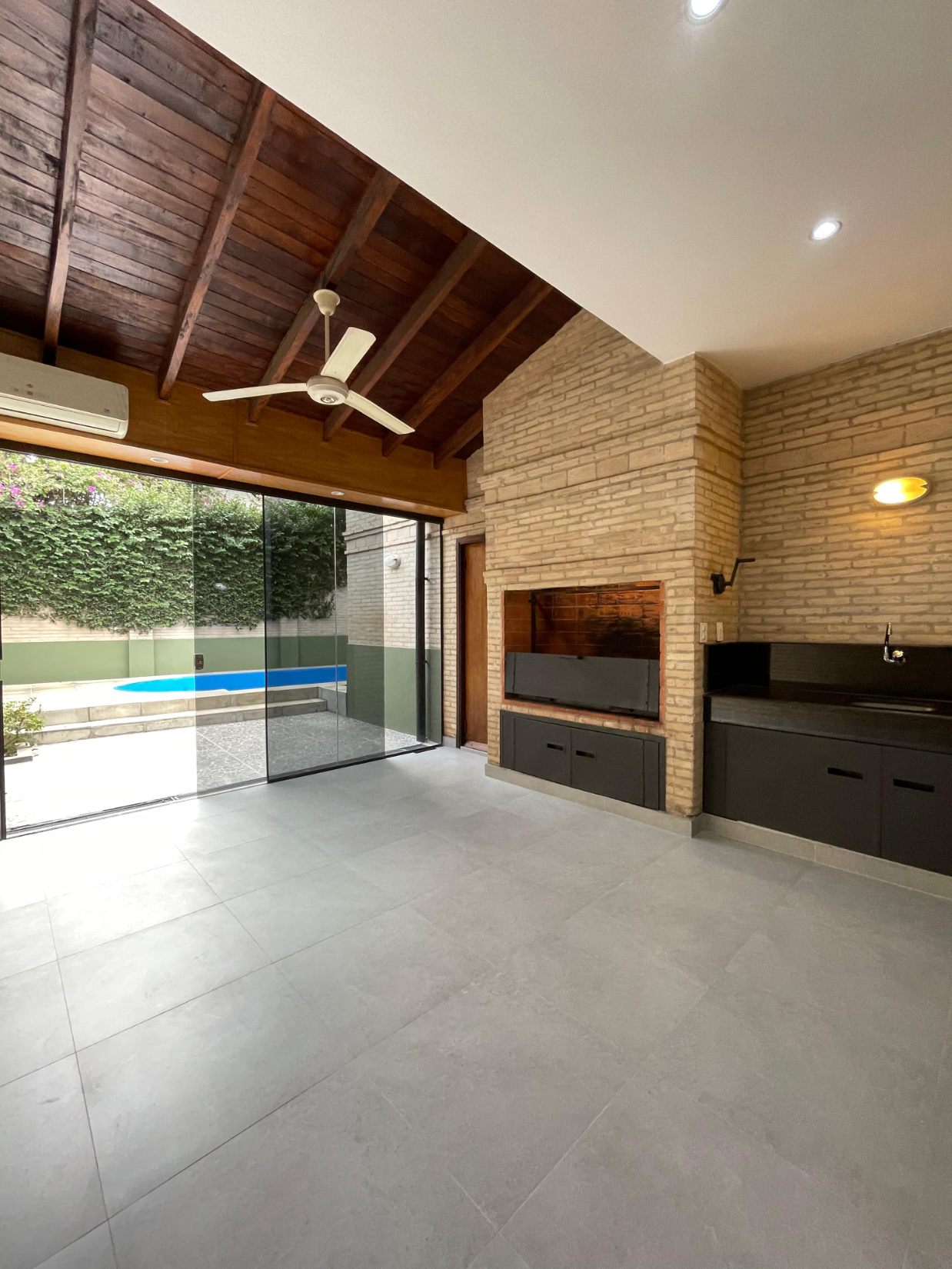 EN ALQUILER DUPLEX/CASA DE 3 DORMITORIOS ZONA VILLA MORRA — foto 2