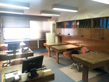 Se Venden Oficinas En Ciudad Vieja, Excelente Ubicación