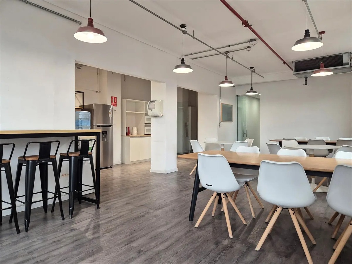 - Alquiler - Oficina Privada - Cowork - Plaza Independencia - Cuidad Vieja - Centro · Foto 4