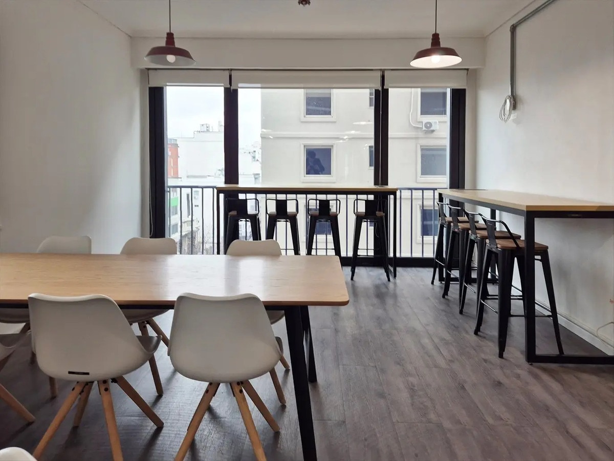 - Alquiler - Oficina Privada - Cowork - Plaza Independencia - Cuidad Vieja - Centro · Foto 5