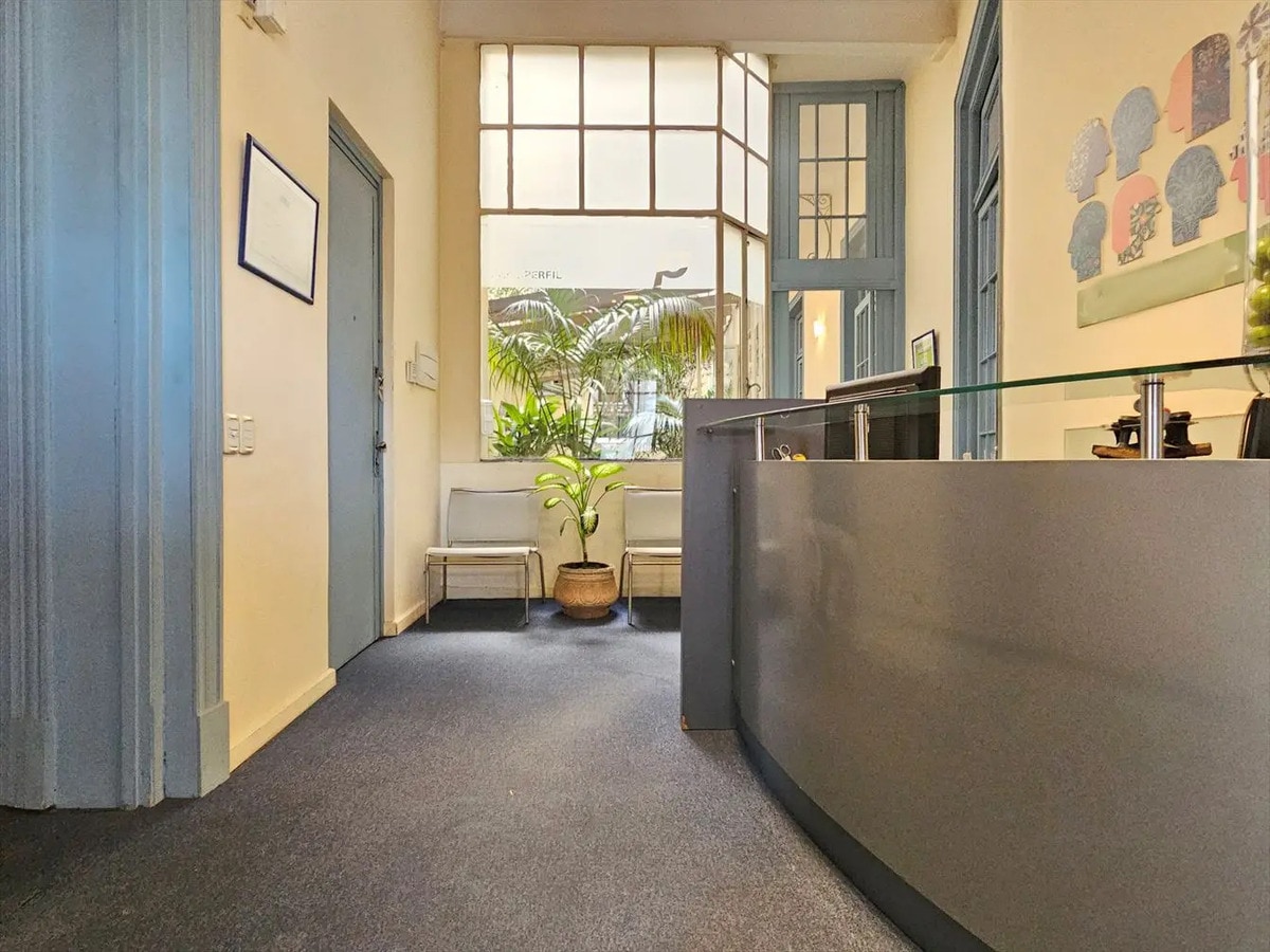 Alquiler O Venta - Piso De Oficina - Ciudad Vieja / Centro · Foto 6