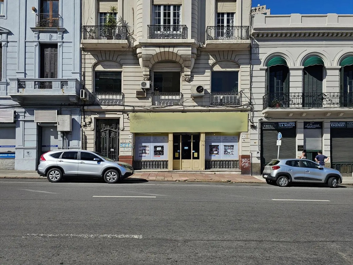 Alquiler O Venta - Piso De Oficina - Ciudad Vieja / Centro · Foto 3
