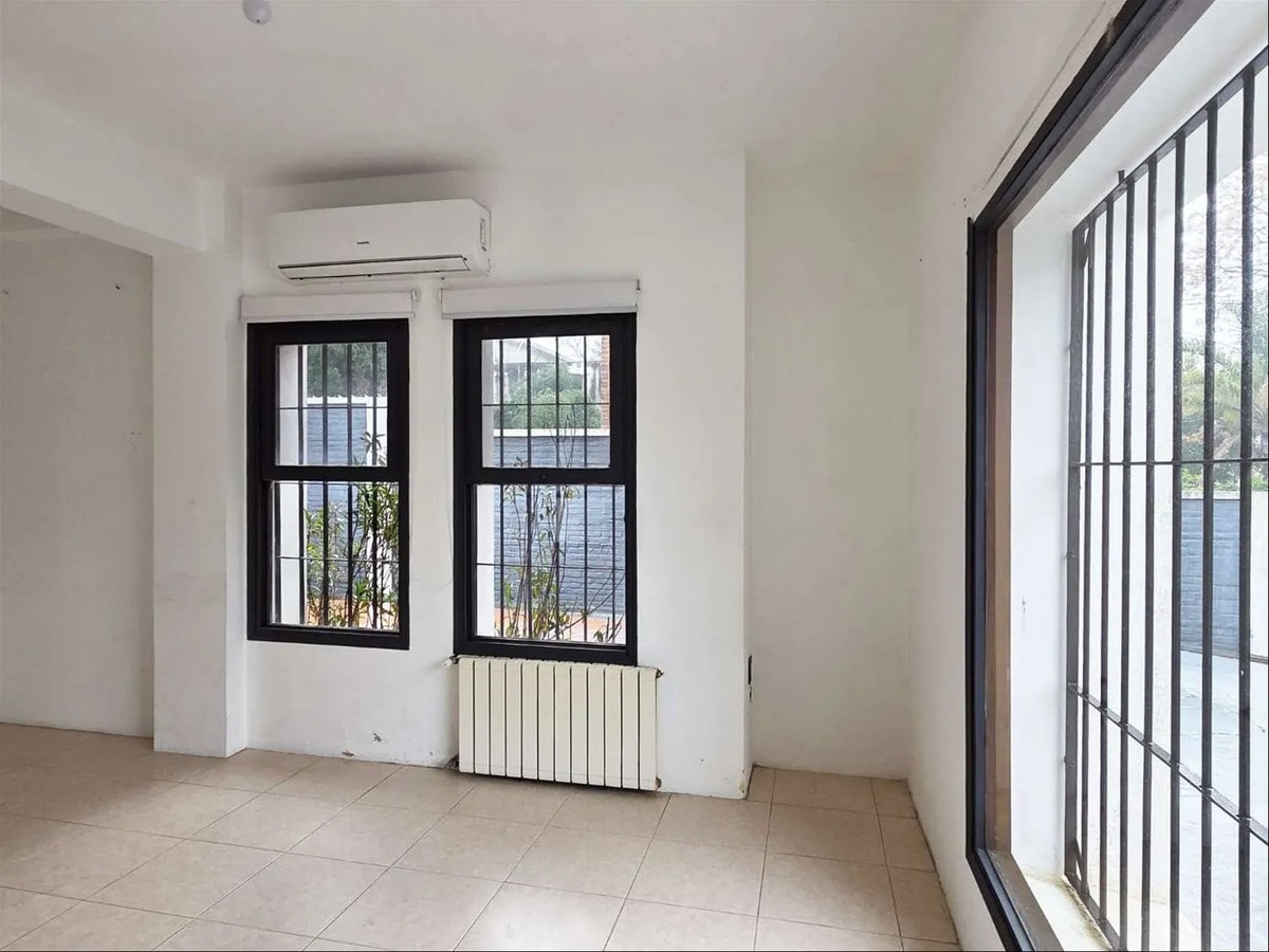 Alquiler O Venta - Casa Para Empresa - Oficina - Carrasco - 1 Cuadra De Av. Italia - · Foto 9