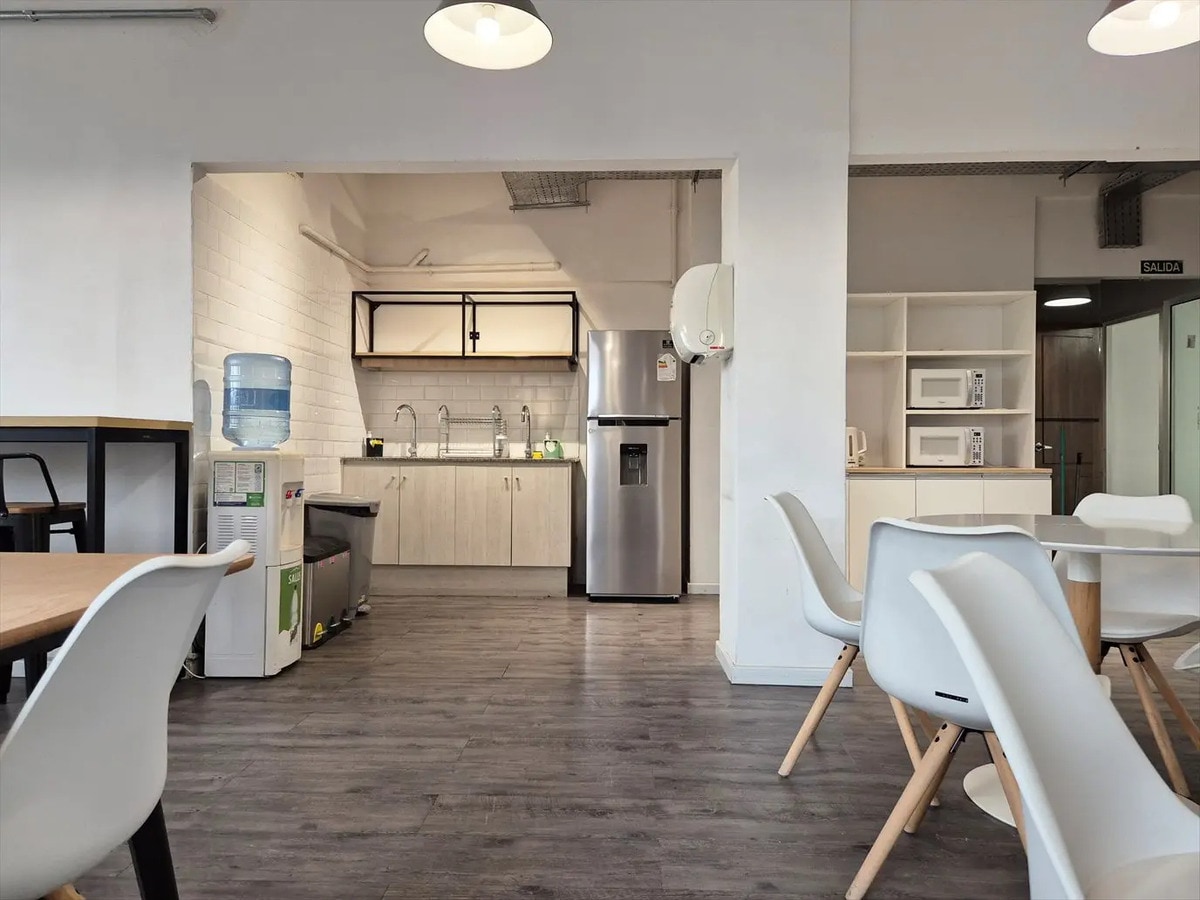 - Alquiler - Oficina Privada - Cowork - Plaza Independencia - Cuidad Vieja - Centro · Foto 7