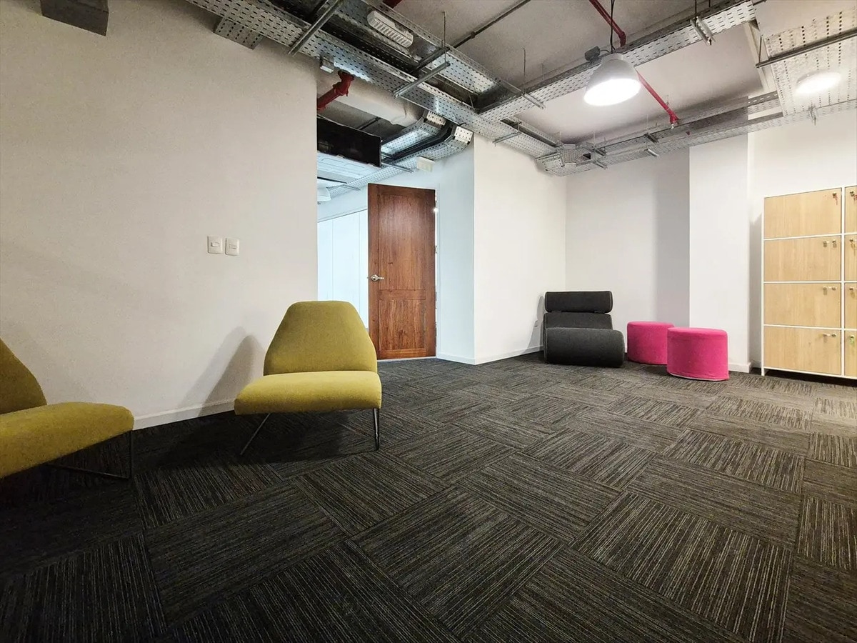 - Alquiler - Oficina Privada - Cowork - Plaza Independencia - Cuidad Vieja - Centro · Foto 2