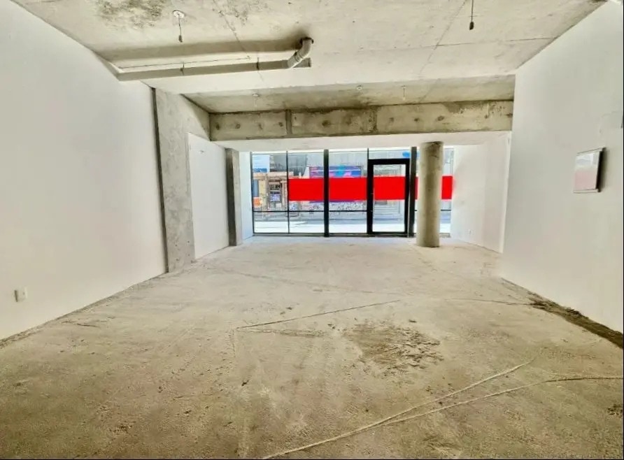 Alquiler | Local Comercial En Cordón Sur · Foto 3
