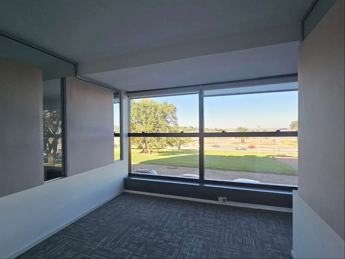 Alquiler o Venta - Oficina En Parque Rodó - · Foto 9