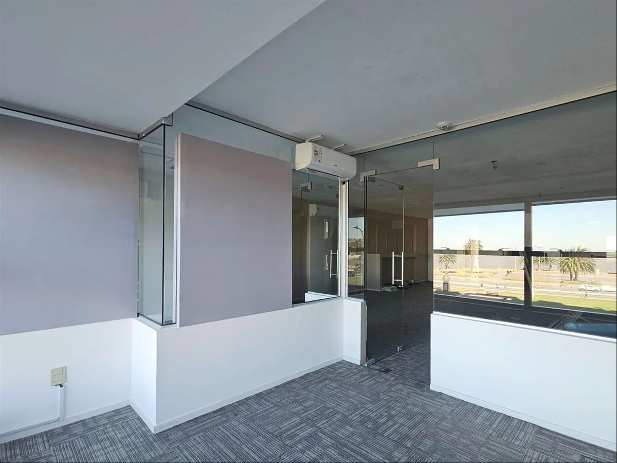 Alquiler o Venta - Oficina En Parque Rodó - · Foto 11