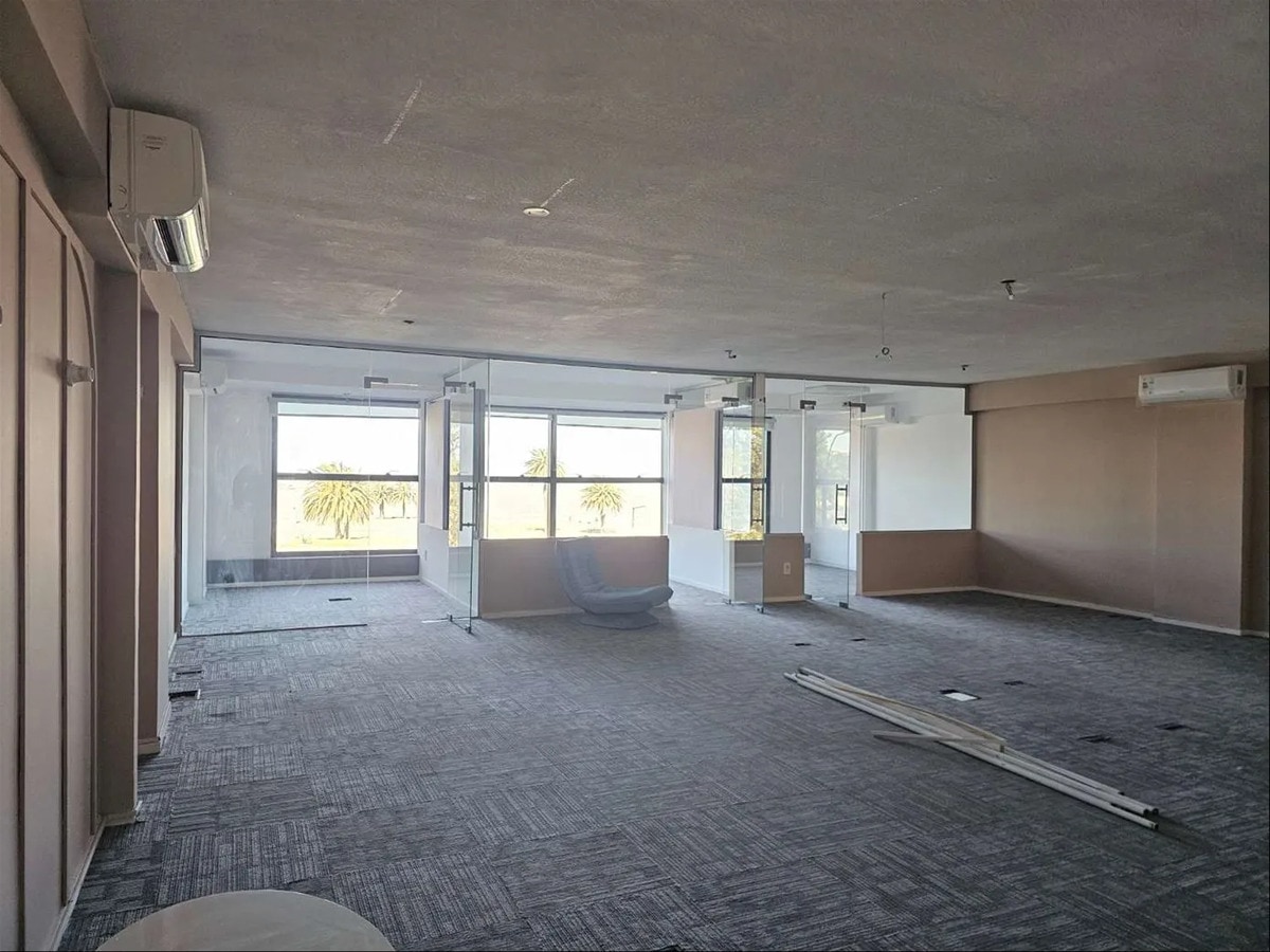 Alquiler o Venta - Oficina En Parque Rodó - · Foto 3
