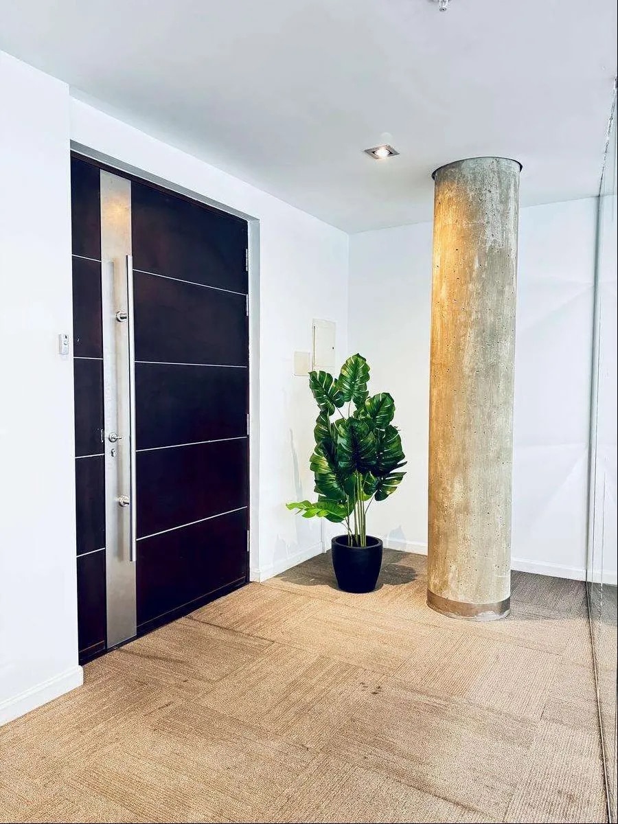 Alquiler O Venta - Oficina - Ciudad Vieja - Edificio De Categoría · Foto 3