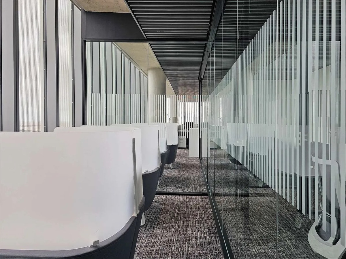 Alquiler Oficina Esquipada - Edificio Clase Aaa+ - Vista Panorámica - Piso Alto. · Foto 11