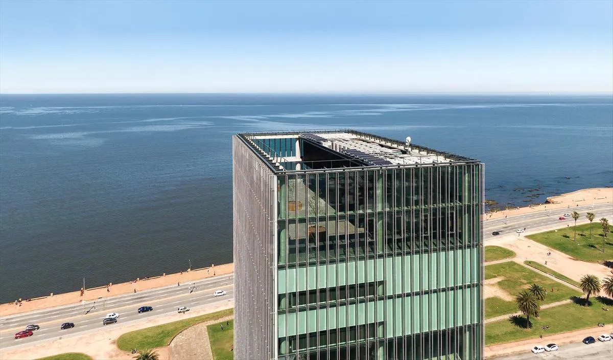Alquiler Oficina Esquipada - Edificio Clase Aaa+ - Vista Panorámica - Piso Alto. · Foto 2