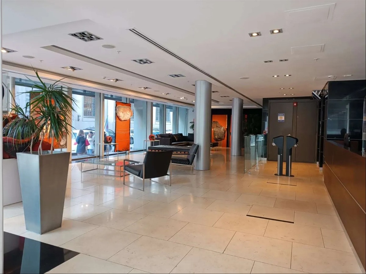 Alquiler O Venta - Oficina - Ciudad Vieja - Edificio De Categoría · Foto 4