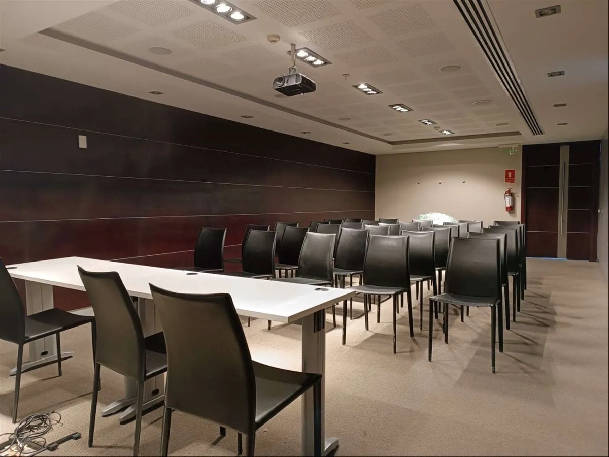 Alquiler O Venta - Oficina - Ciudad Vieja - Edificio De Categoría · Foto 7
