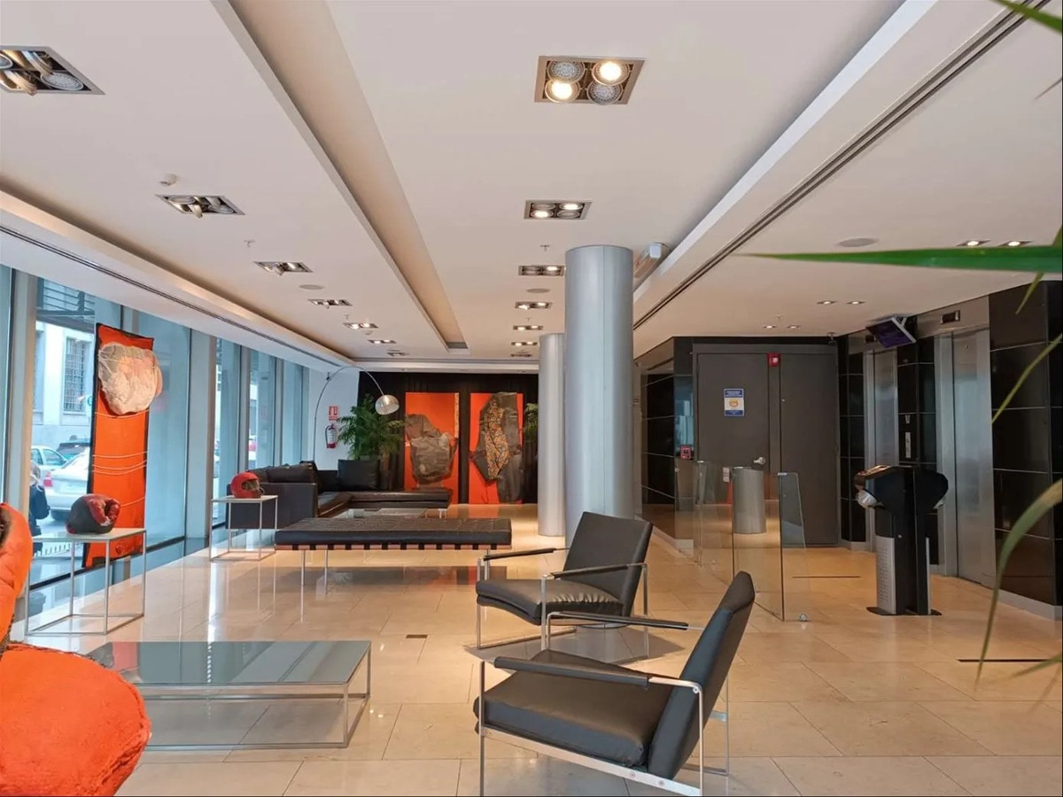 Alquiler O Venta - Oficina - Ciudad Vieja - Edificio De Categoría · Foto 3