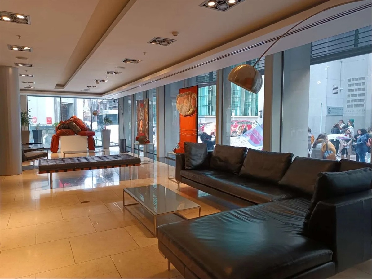 Alquiler O Venta - Oficina - Ciudad Vieja - Edificio De Categoría · Foto 5