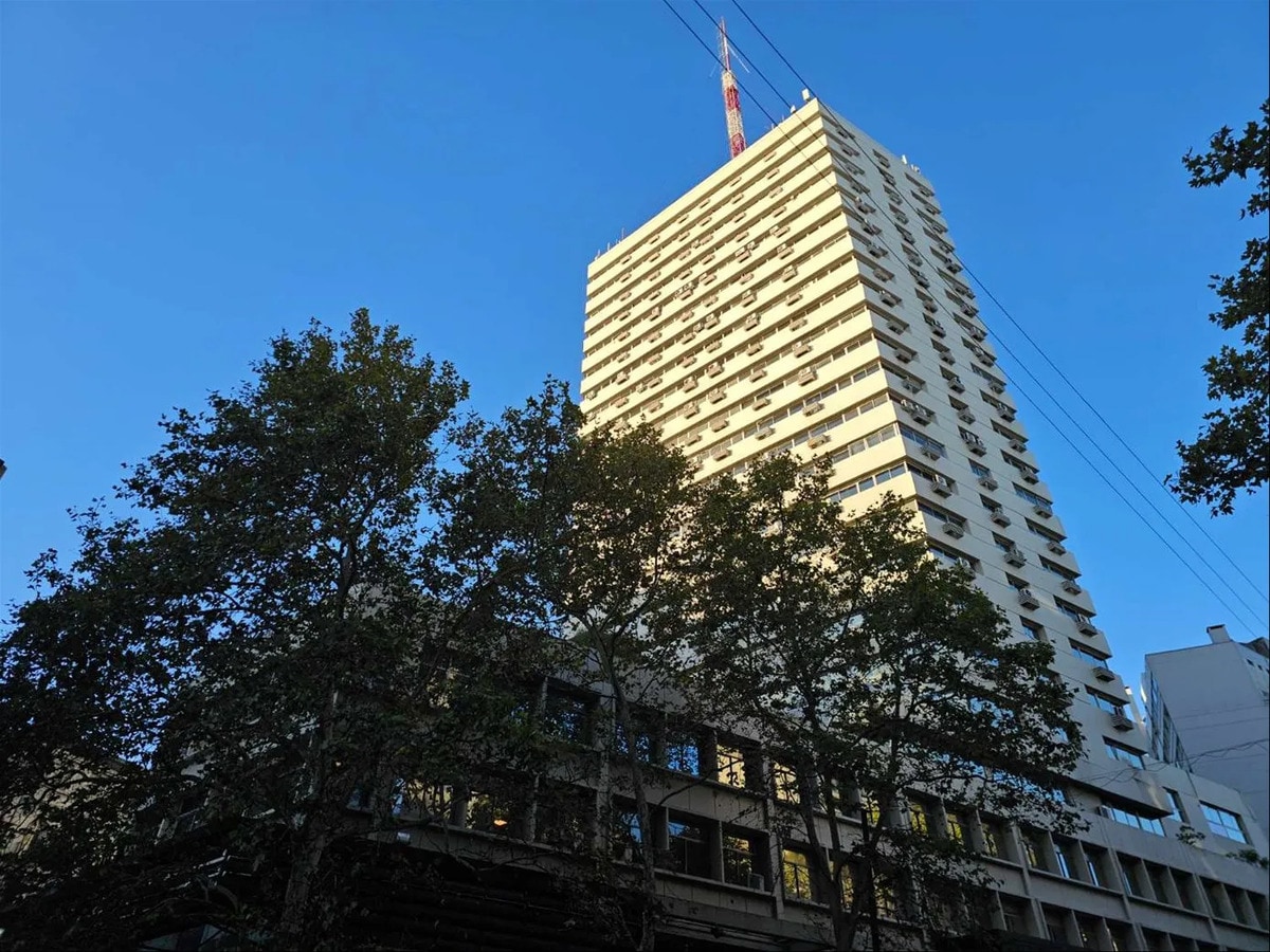 Alquiler - Oficina Centro - Edificio Corporativo Primer Nivel - Vista Panoramica Unica En Montevideo · Foto 2