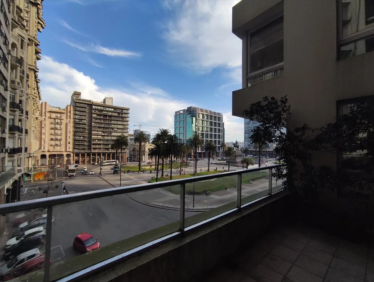 Alquiler Oficina - Plaza Independencia - Ciudad Vieja · Foto 2