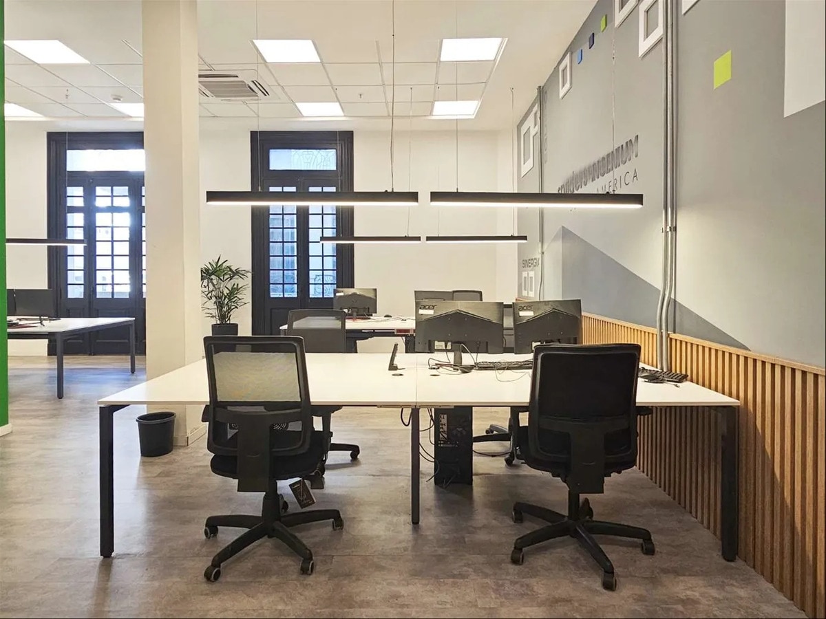 Alquiler De Oficina En Ciudad Vieja - Como Nueva - Gastos Comunes Incluidos · Foto 12