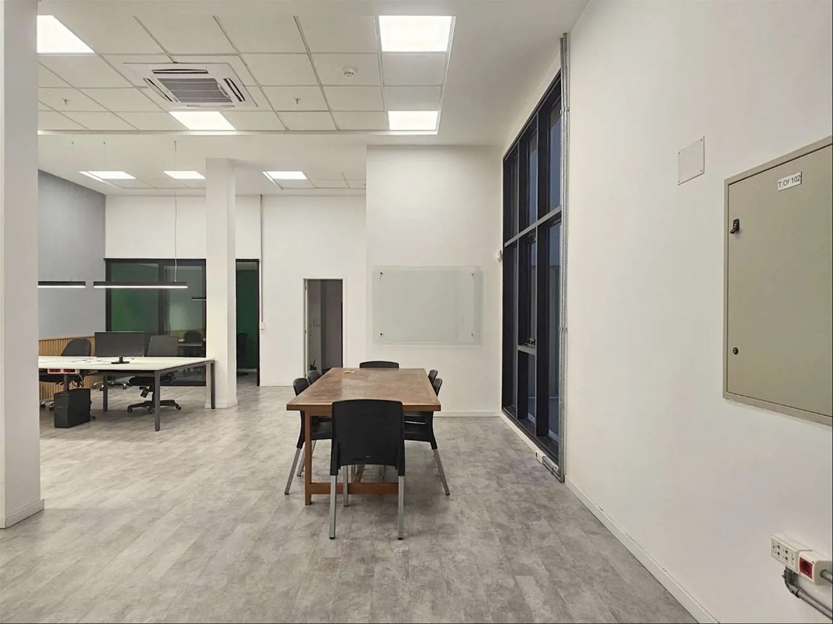 Alquiler De Oficina En Ciudad Vieja - Como Nueva - Gastos Comunes Incluidos · Foto 6