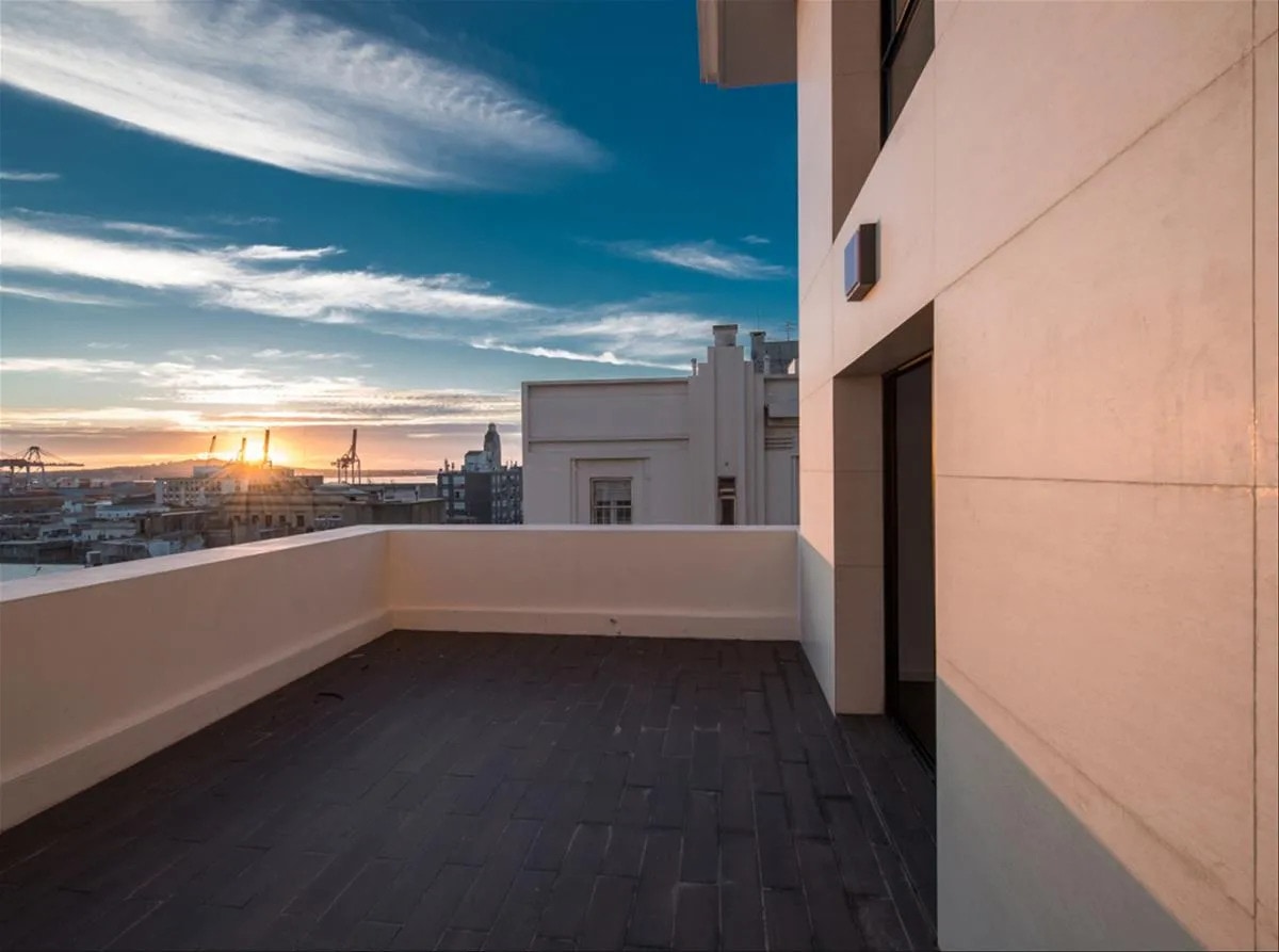 Alquiler De Oficinas En Ciudad Vieja / Plaza Zabala - Con Amplia Terraza Exclusiva · Foto 4