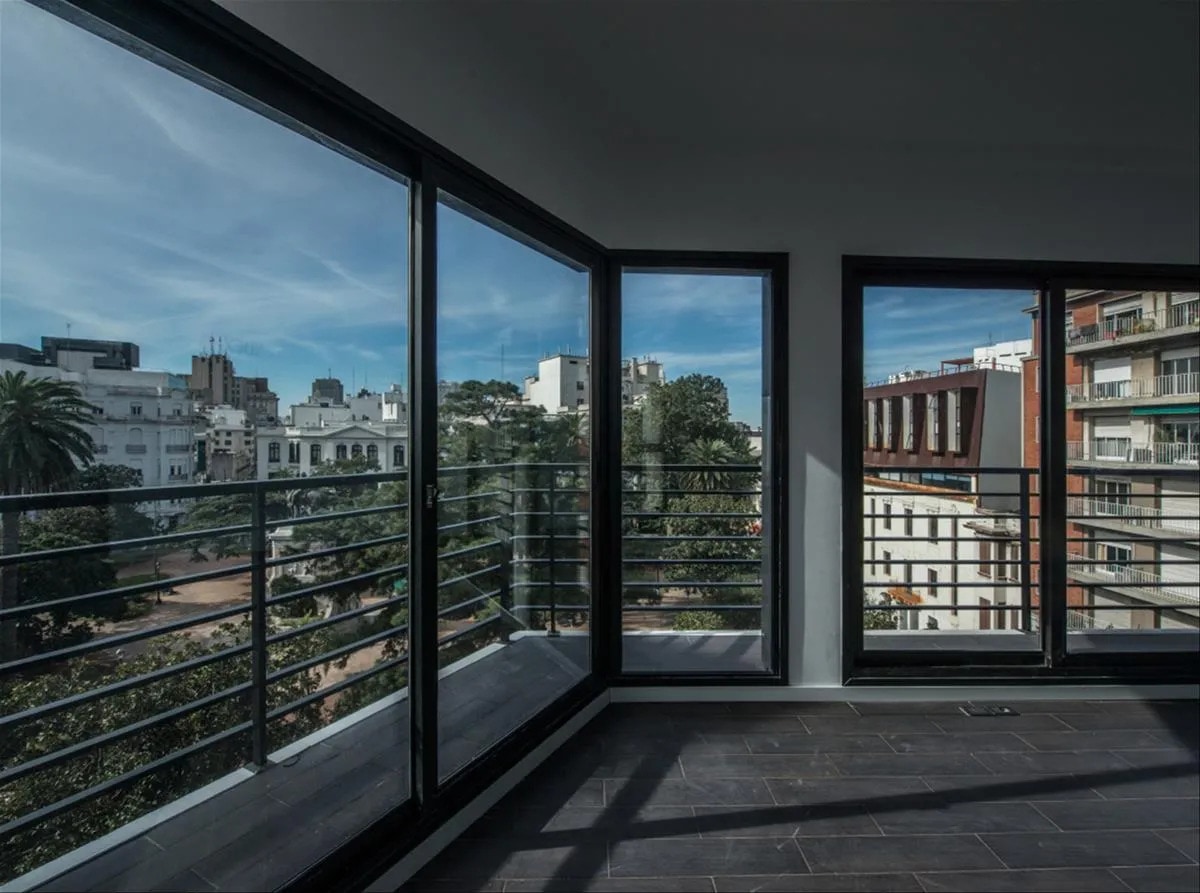 Alquiler De Oficinas En Ciudad Vieja / Plaza Zabala - Con Amplia Terraza Exclusiva · Foto 3