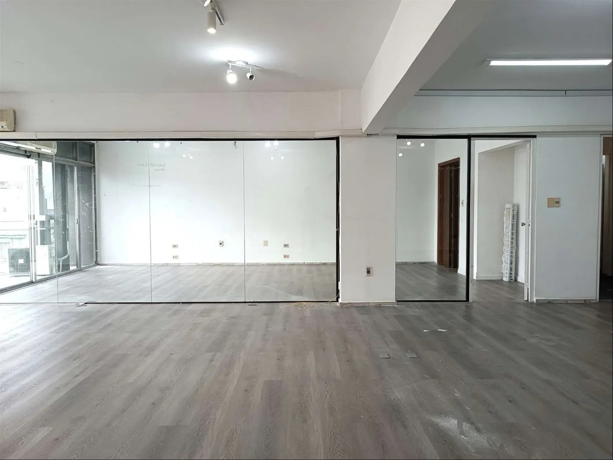 Alquiler O Venta - Oficina - Centro - Sobre Plaza Independencia Con Vista Panorámica · Foto 6