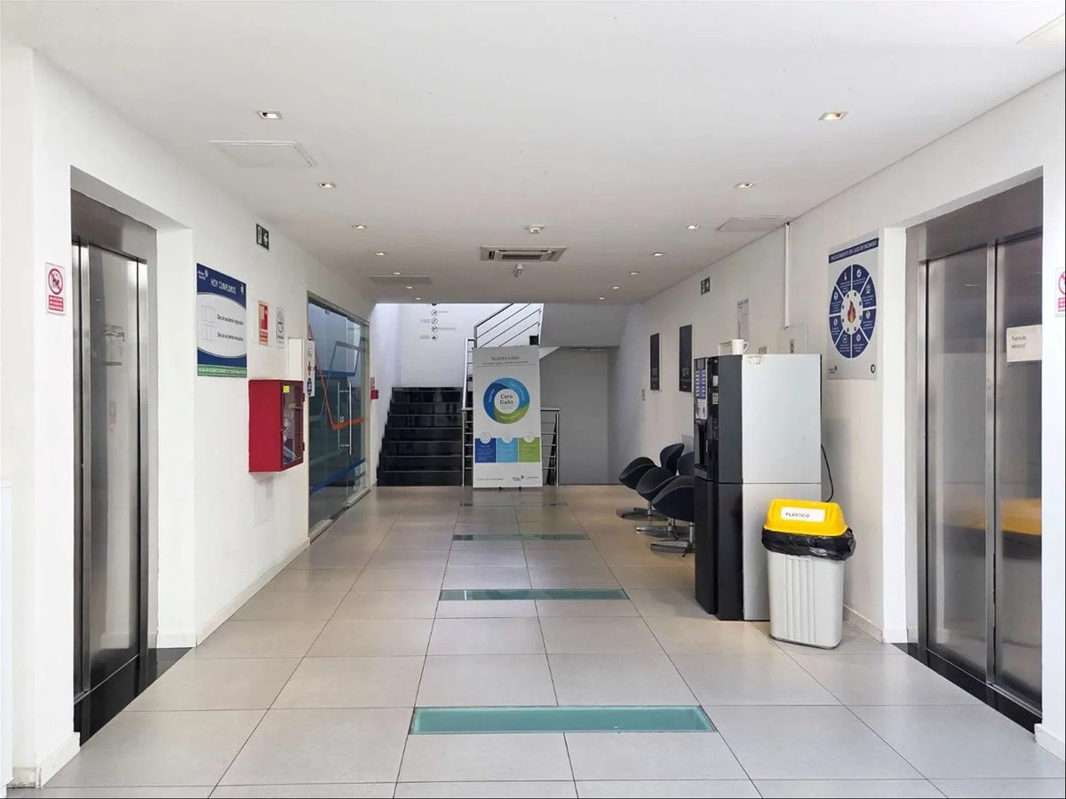 Alquiler - Oficina - Carrasco - Arocena - Piso Entero -  Limpieza Diaria Incluida. · Foto 5