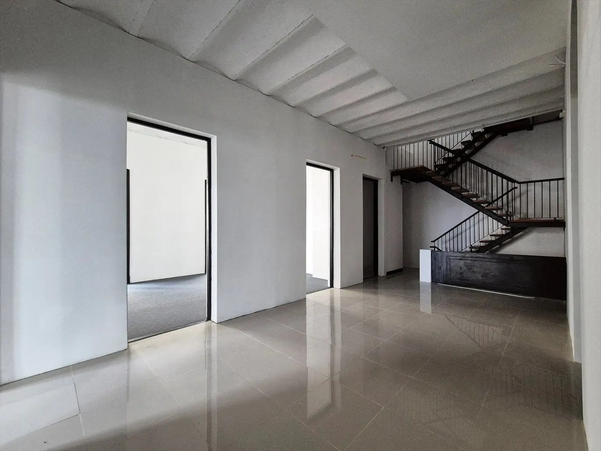 Alquiler - Oficinas - Centro - Edificio De Tres Pisos · Foto 11