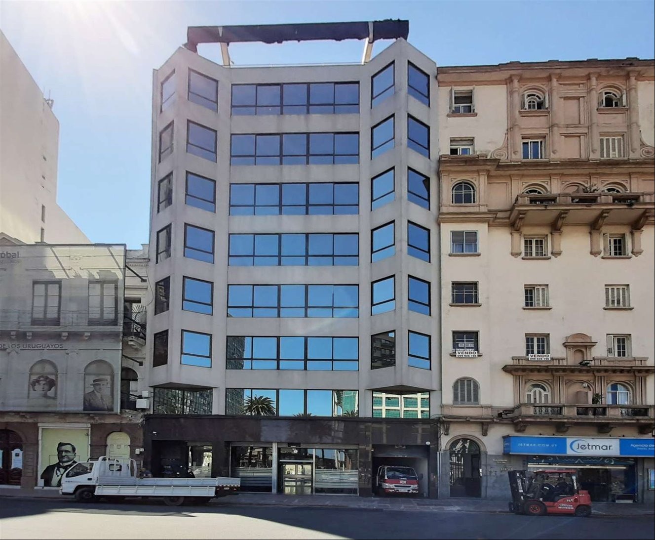 Alquiler Local Comercial sobre Plaza Independencia - Ubicación inmejorable entre Centro y Ciudad Vieja. Ubica