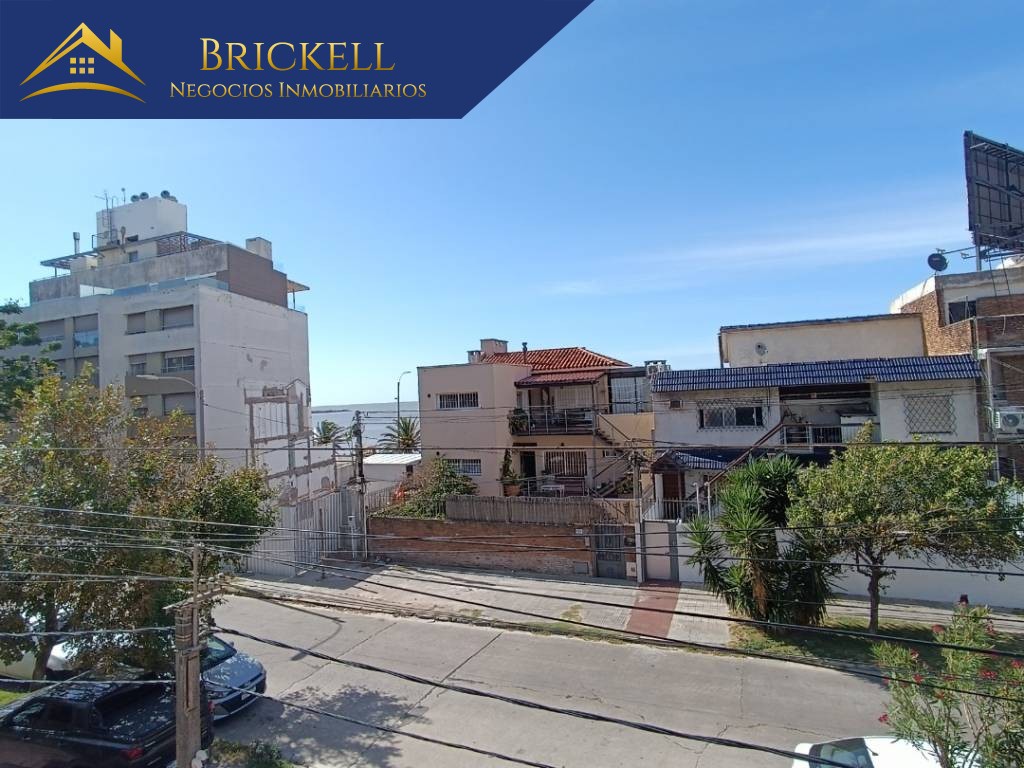 Alquiler Apartamento 2 dormitorios con Cochera en Malvín a una cuadra de la Rambla.