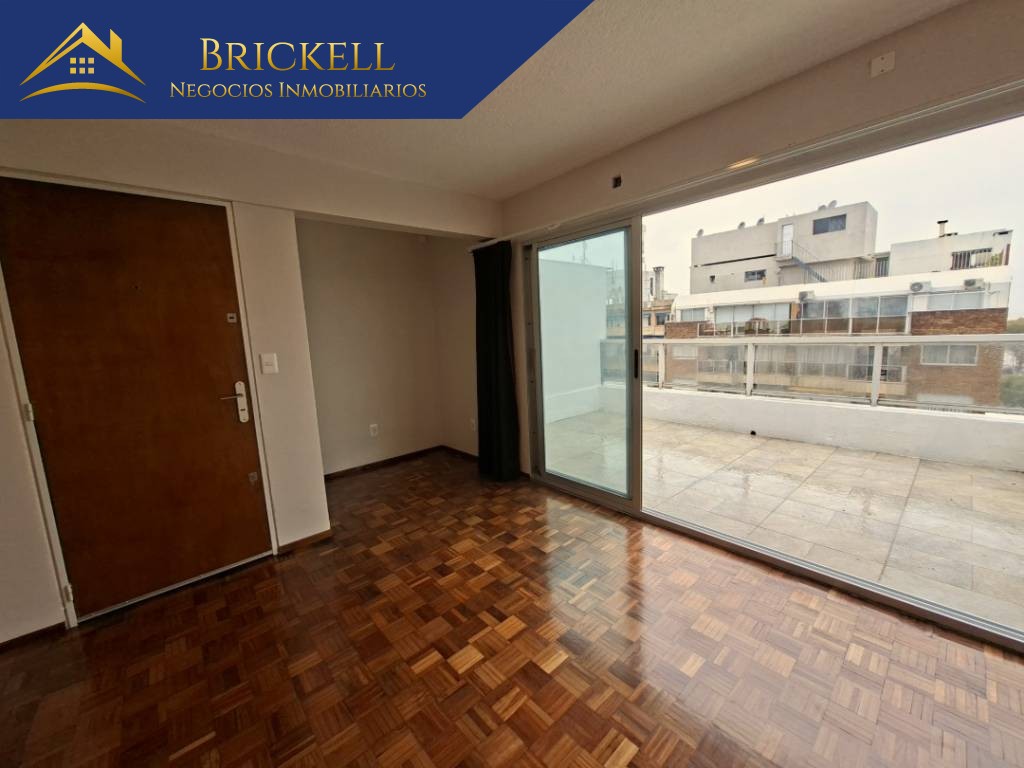 ALQUILER APARTAMENTO 1 DORMITORIO POCITOS PENTHOUSE CON GRAN BALCON - Detalle