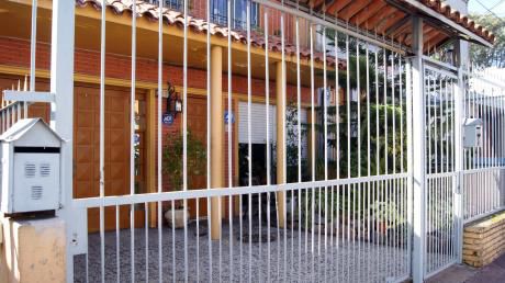 Casa En Venta Sobre Bvar Batlle Y Ordoñez. Barbacoa Y Garaje.
