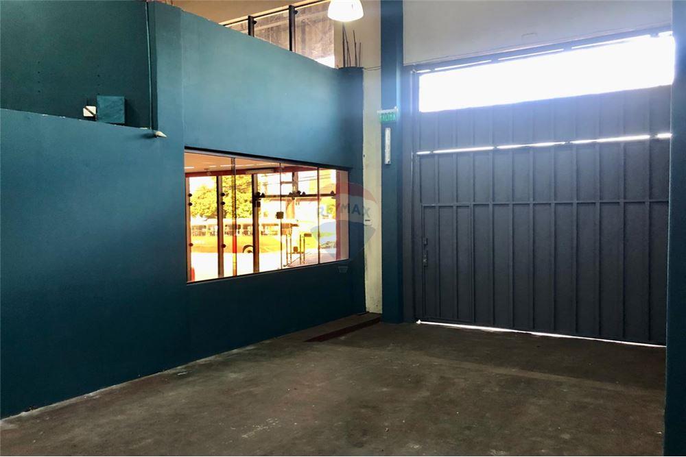ALQUILO DEPÓSITO CON SHOWROOM A METROS DE CERVEPAR — foto 2