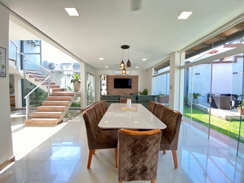 Casa Con 4 Dorm, Piscina Y Cochera Para Varios Vehículos En Luque — Foto 4