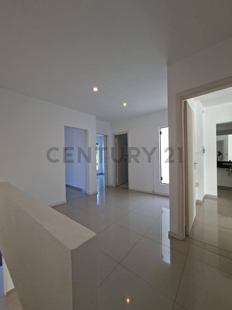 AMPLIO DUPLEX EN ALQUILER– ZONA RAKIURA, LUQUE — foto 3