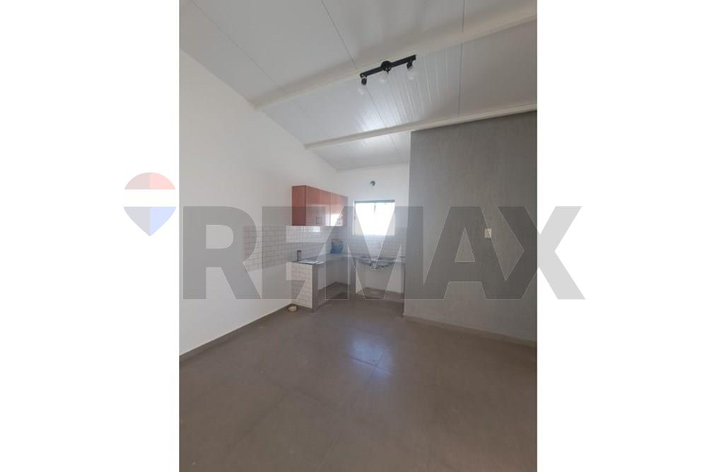 Chalet - Alquiler - Luque, Paraguay — foto 3
