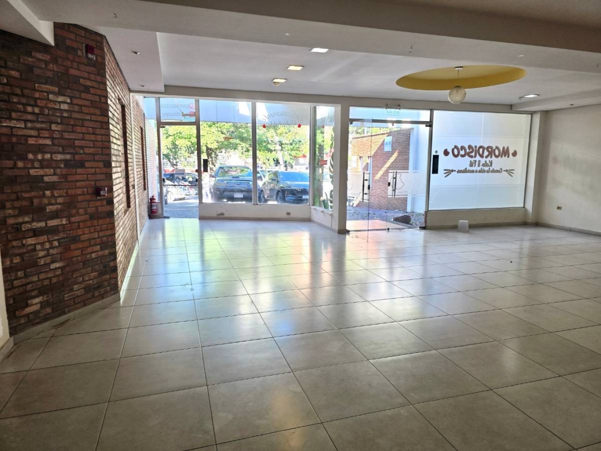 En Alquiler Local Comercial sobre Av. Dr. Guido Boggiani - Mariscal Estigarribia — foto 2