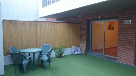 Impecable, Con Gran Patio . Posibilidad De Garaje