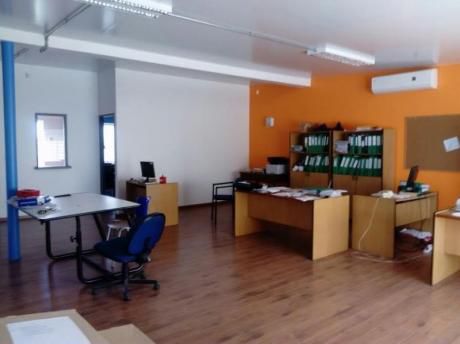 Oportunidad, Apto Para Instalar Empresa O Vivienda