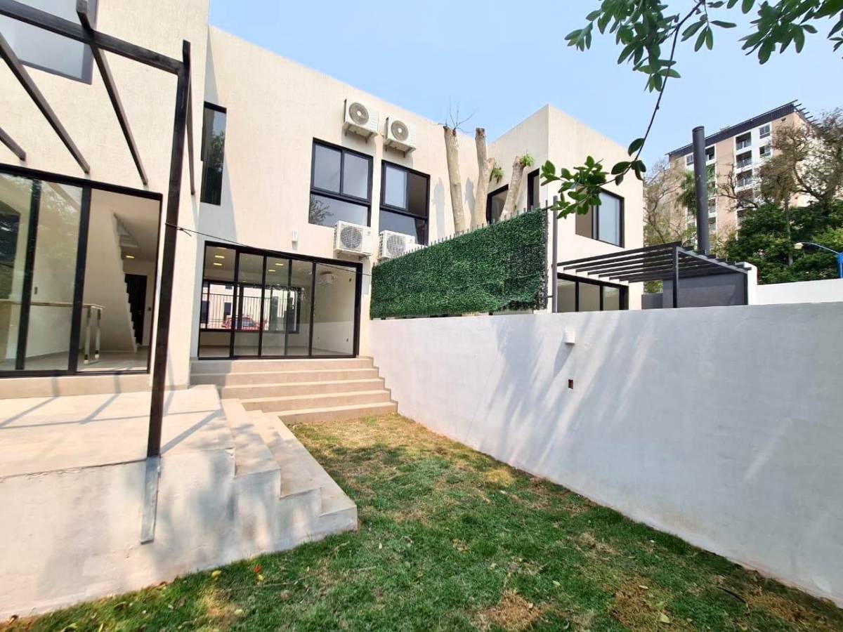 VENDO DUPLEX EN LAMBARÉ AL COSTADO DE LA MUNICIPALIDAD. — foto 2